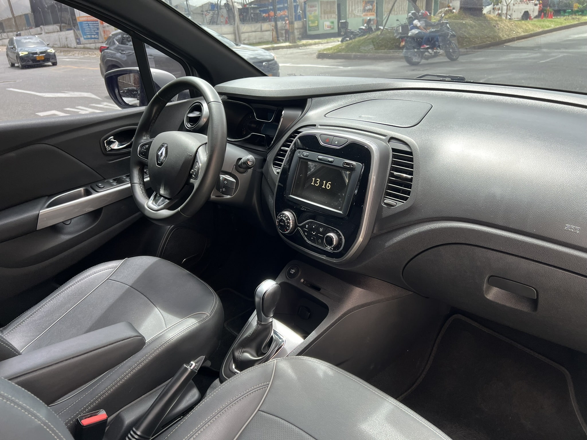 
								Renault Captur 2.0 Bose Automática full									