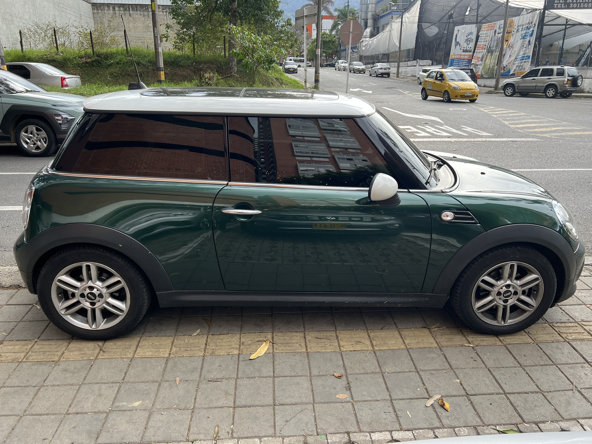 
								Mini Cooper R56 Cc1600 Coupe full									