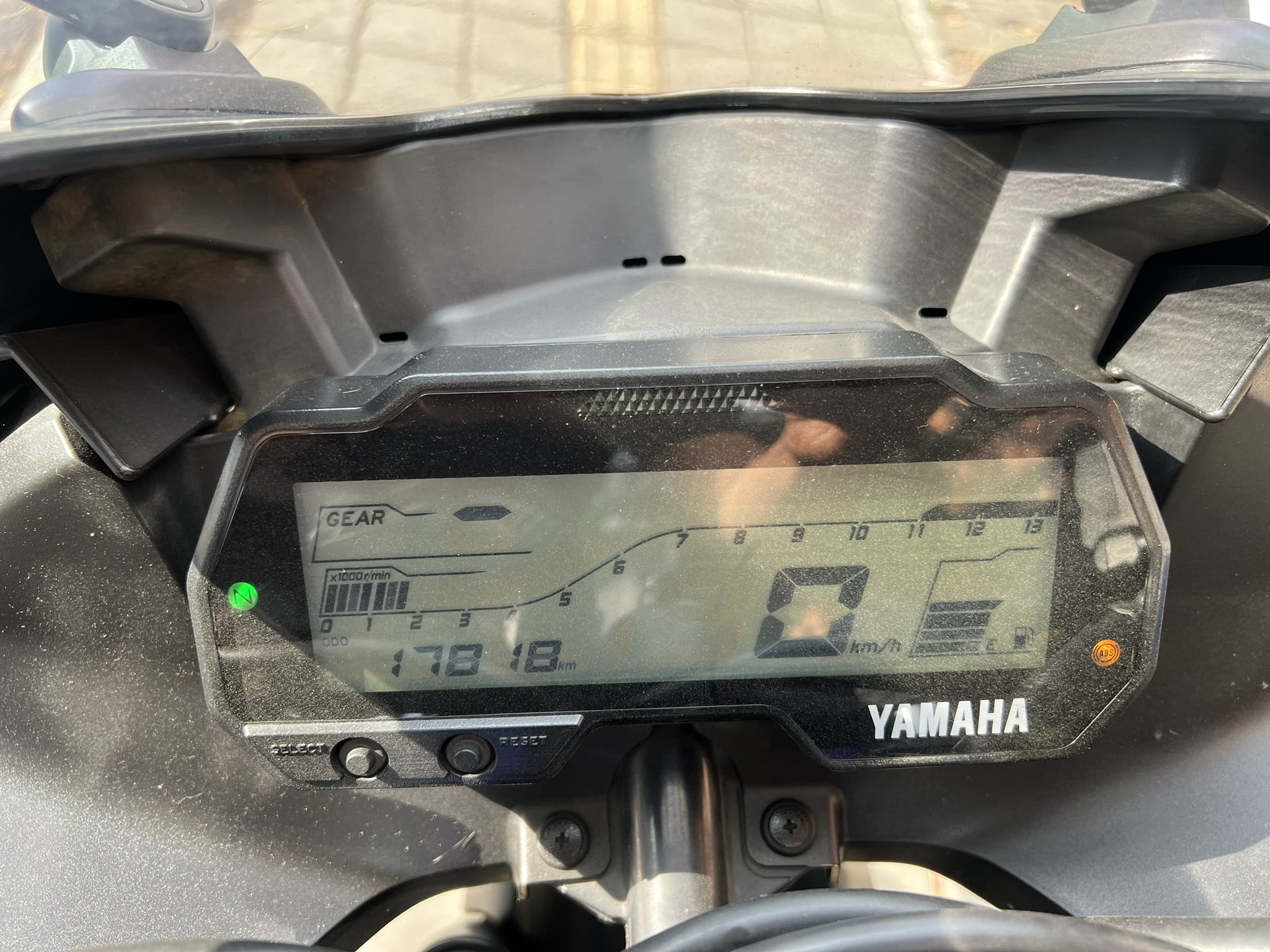 
								Yamaha Yzf R15 Abs full									