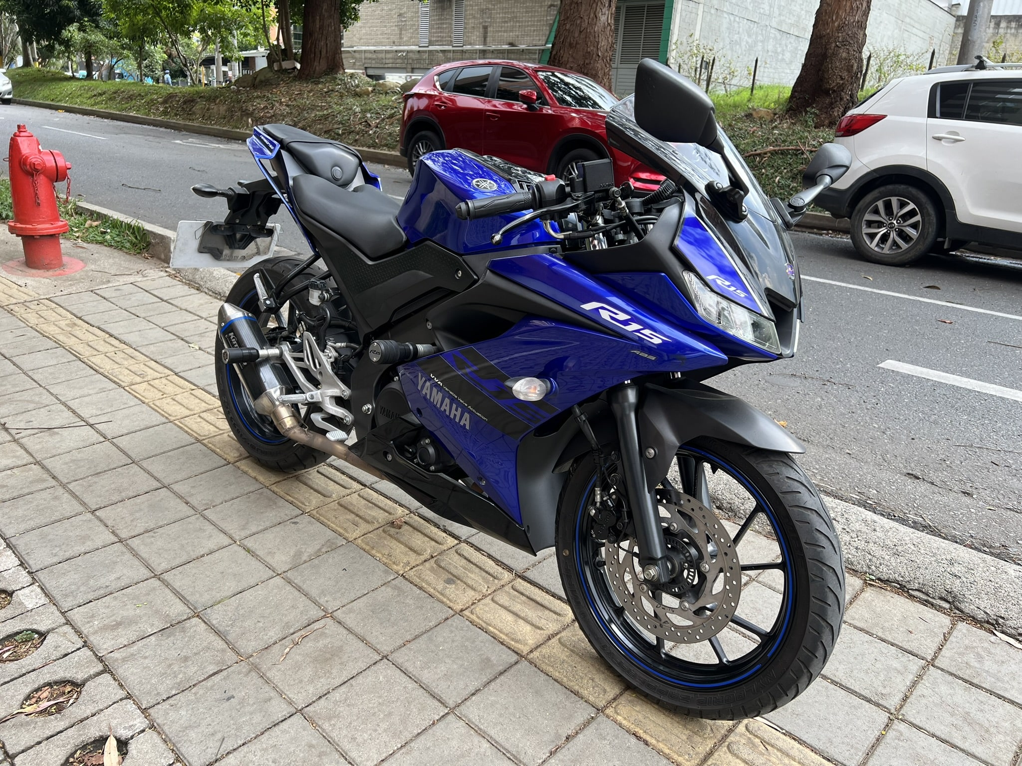 
								Yamaha Yzf R15 Abs full									