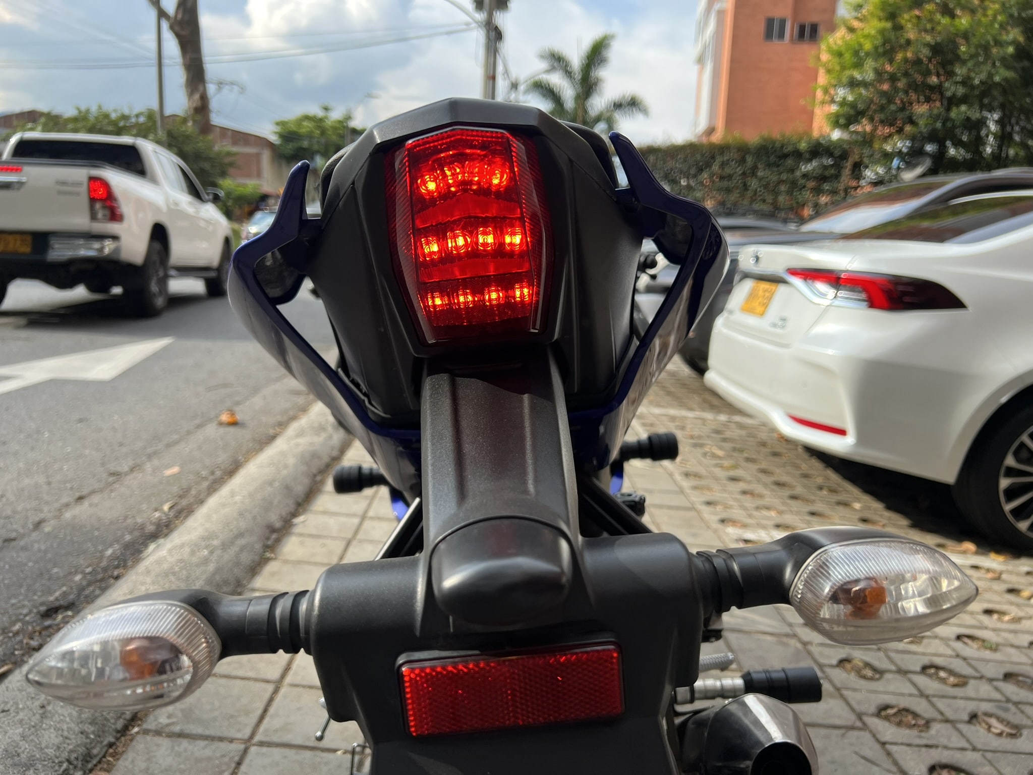 
								Yamaha Yzf R15 Abs full									