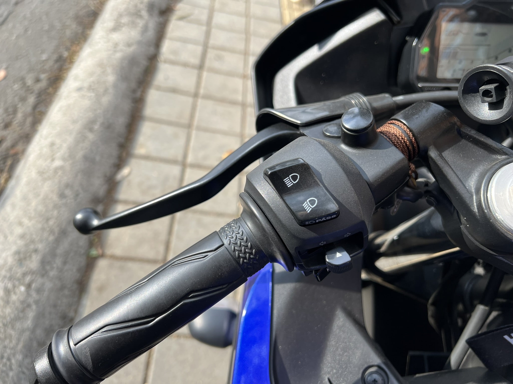 
								Yamaha Yzf R15 Abs full									