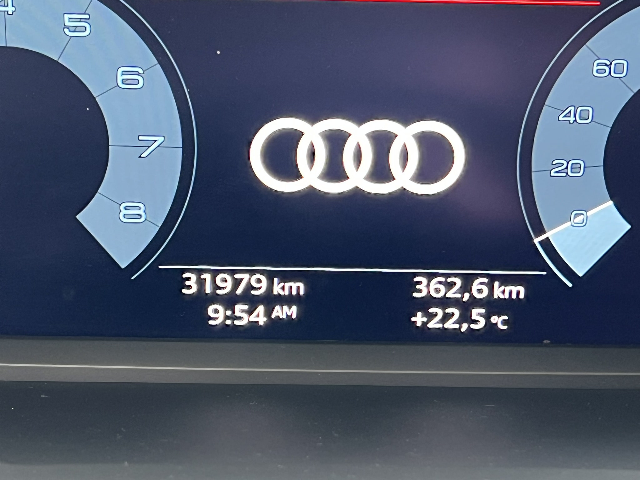 
								Audi Q3 Cc1400 Tfsi Attraction Plus 2022 full									