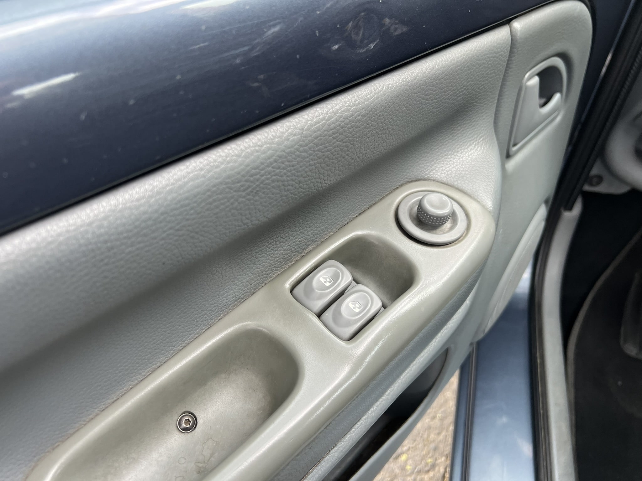 
								Renault Twingo Cc1200 Access 2011 full									