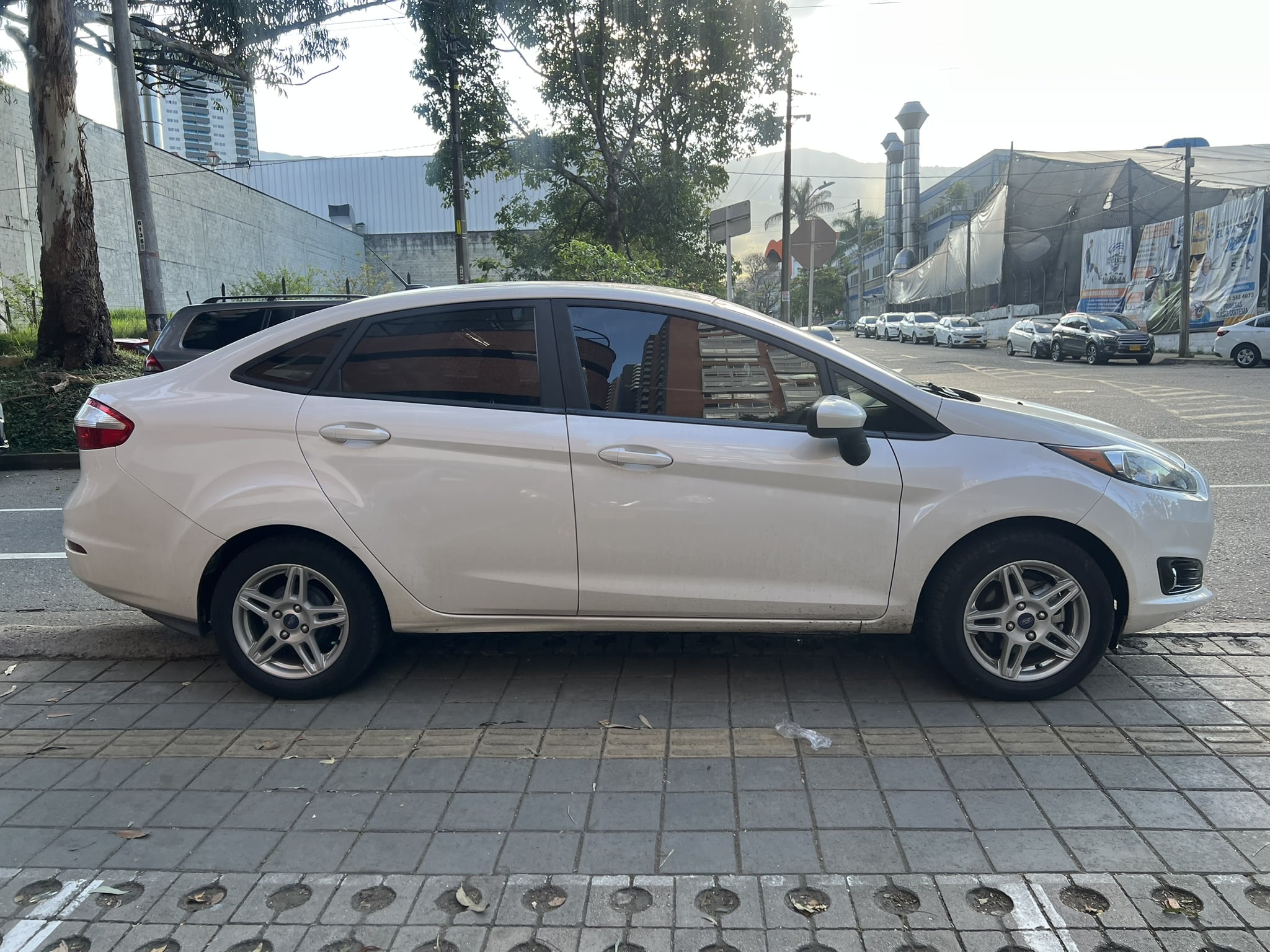 
								Ford Fiesta Se 2019 full									
