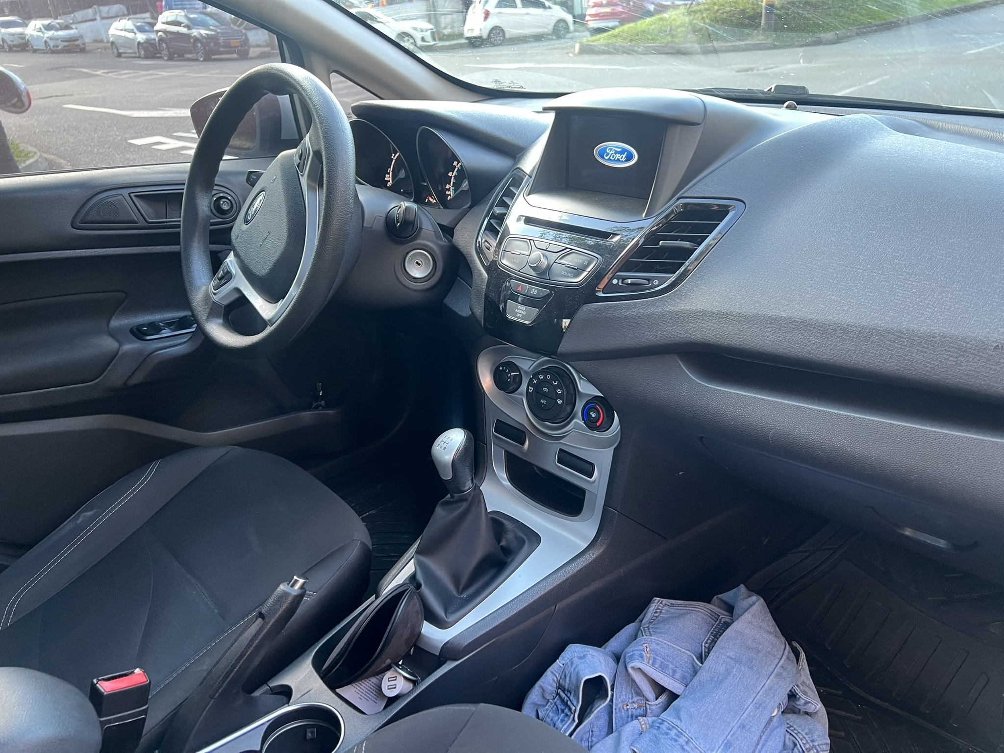 
								Ford Fiesta Se 2019 full									