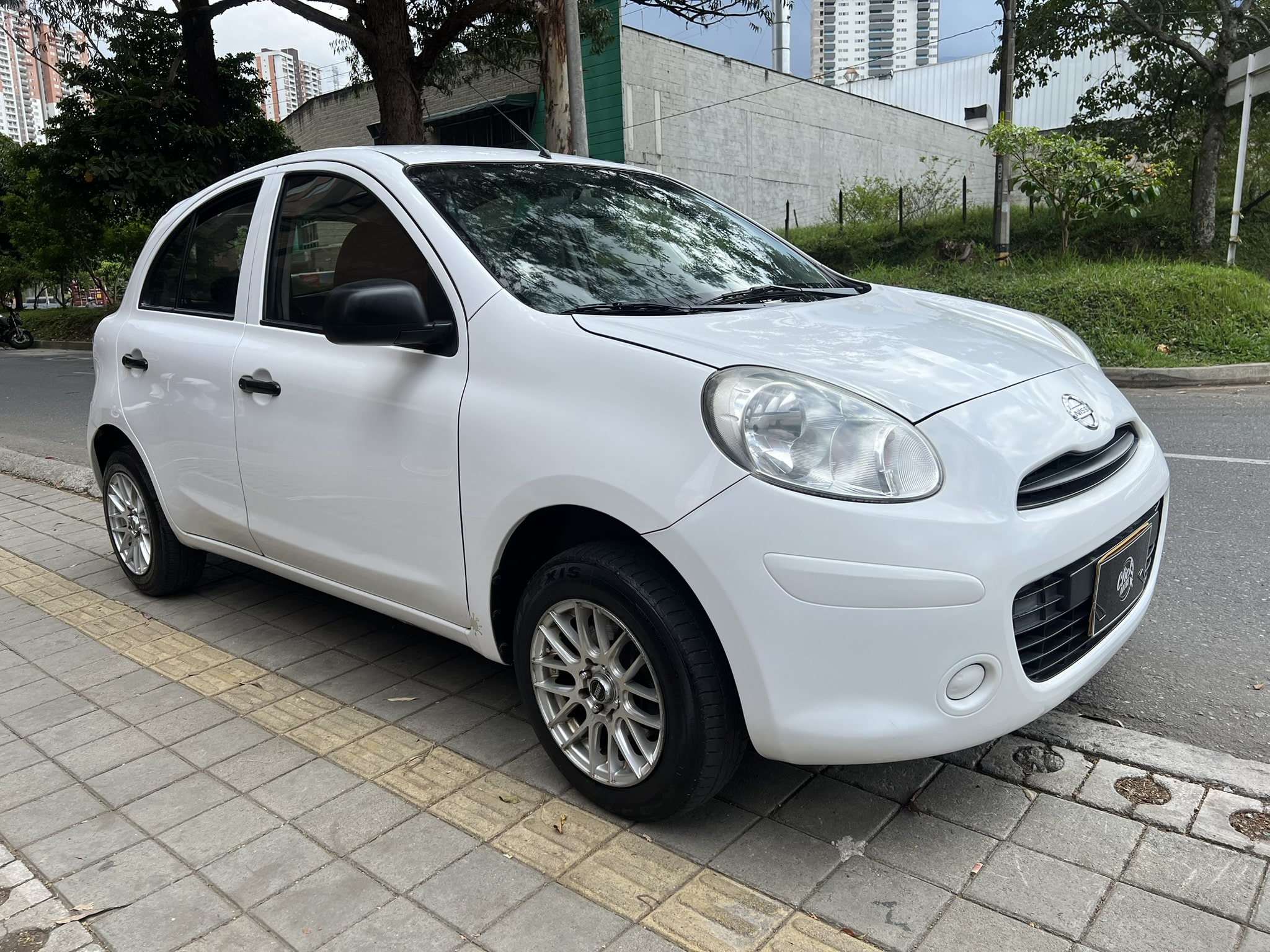 
								Nissan March Sense Cc1600 Mecánico full									