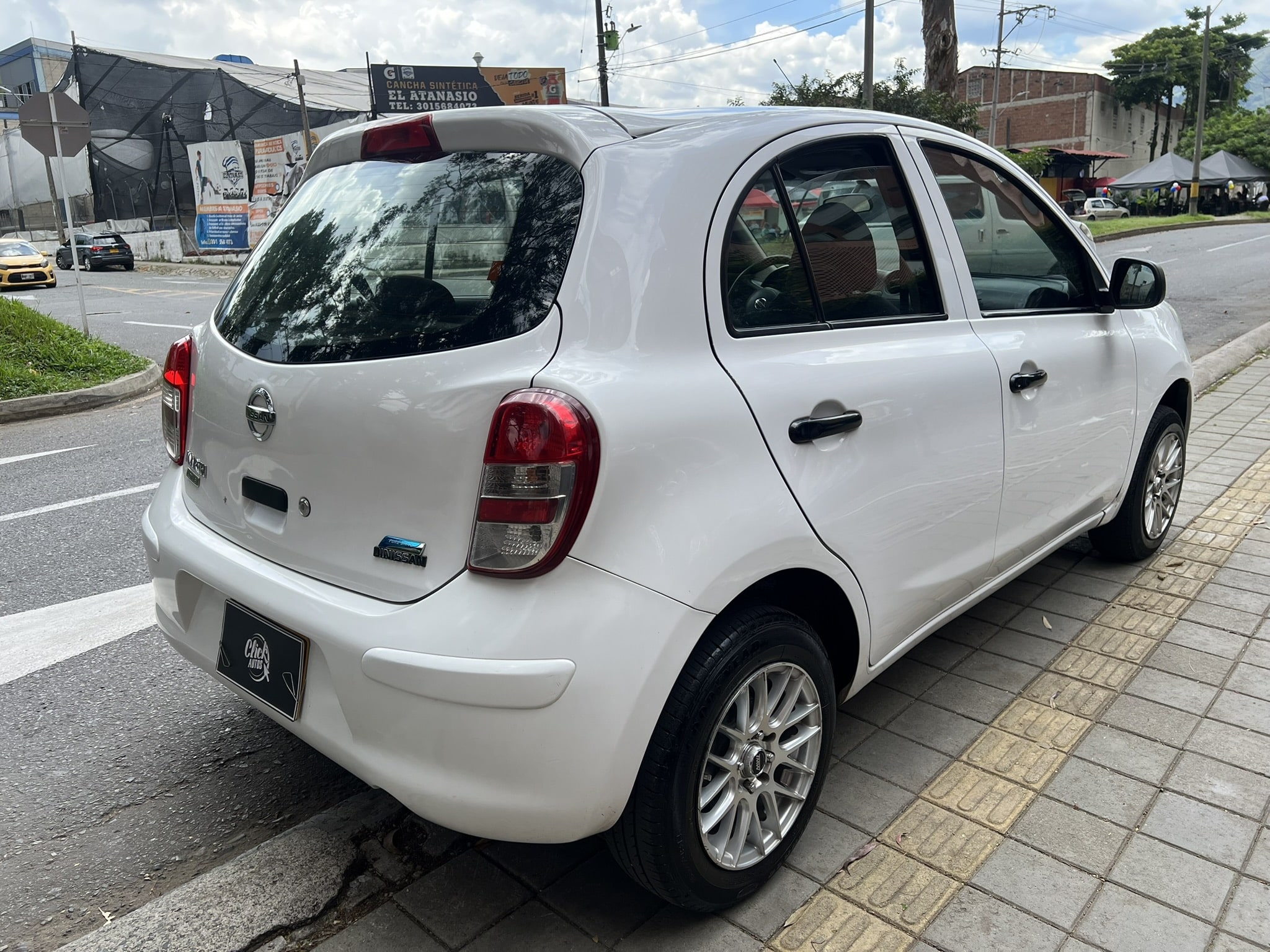 
								Nissan March Sense Cc1600 Mecánico full									