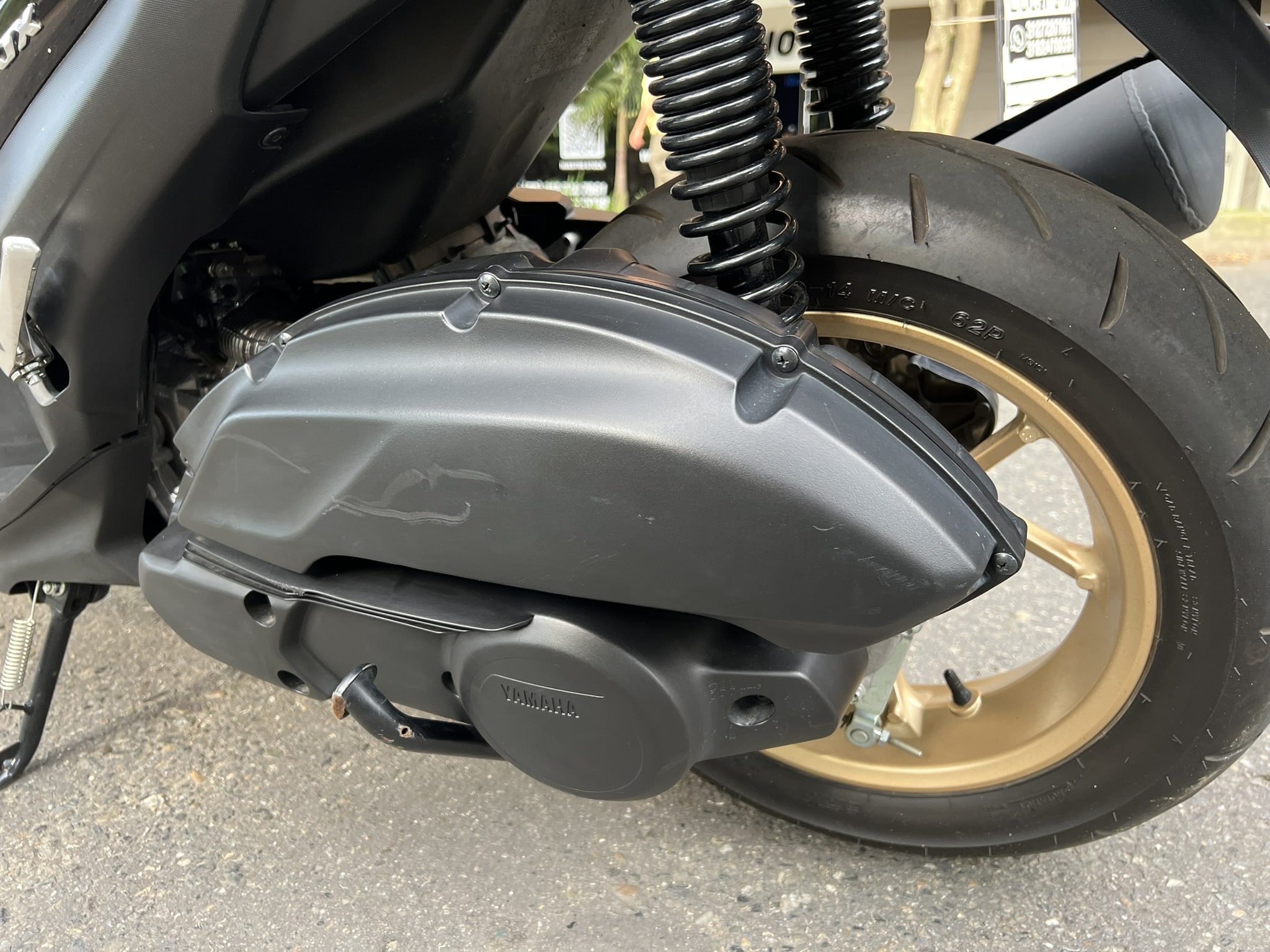 
								Yamaha Aerox Kuro 2025 full									