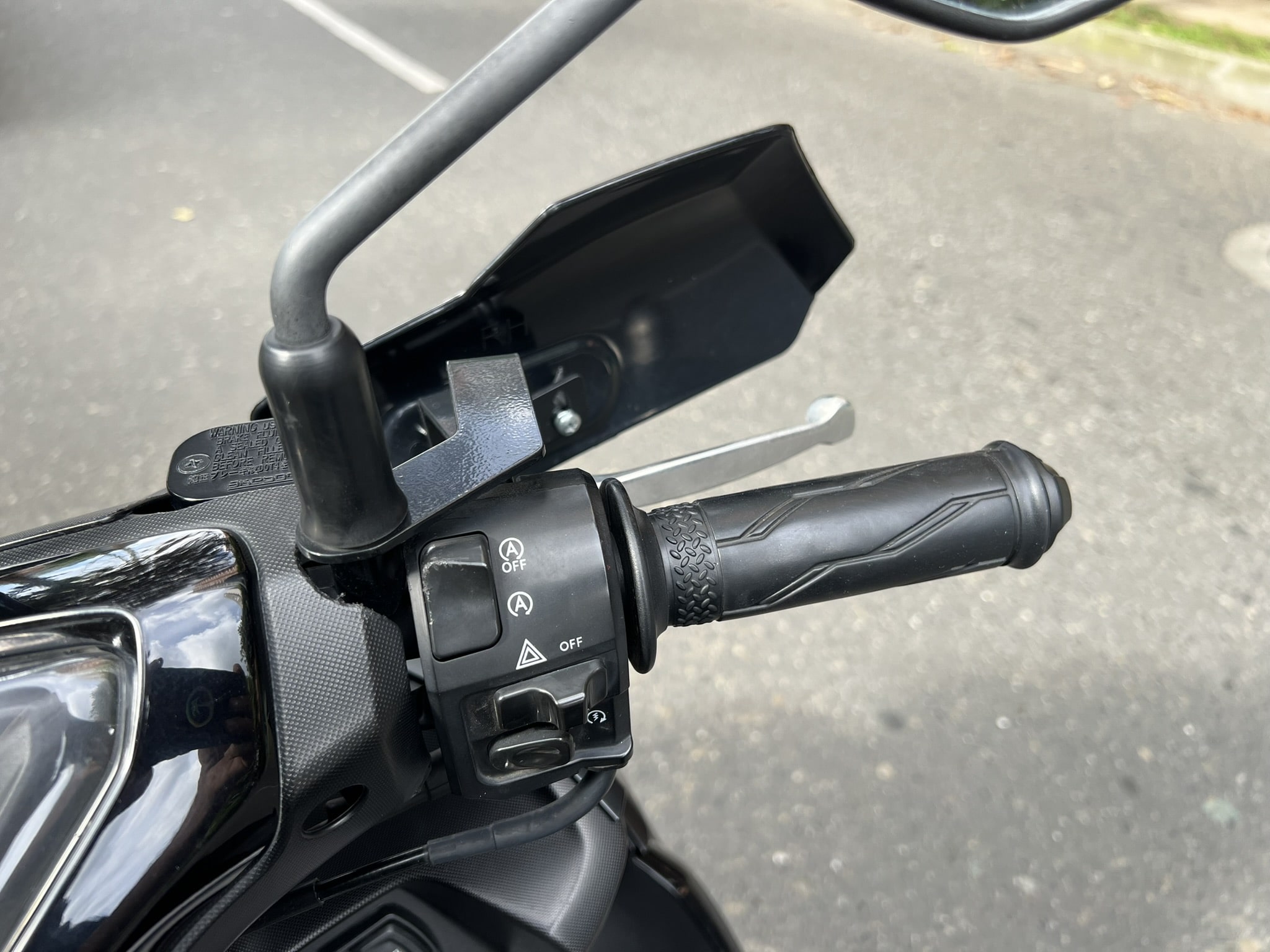 
								Yamaha Aerox Kuro 2025 full									