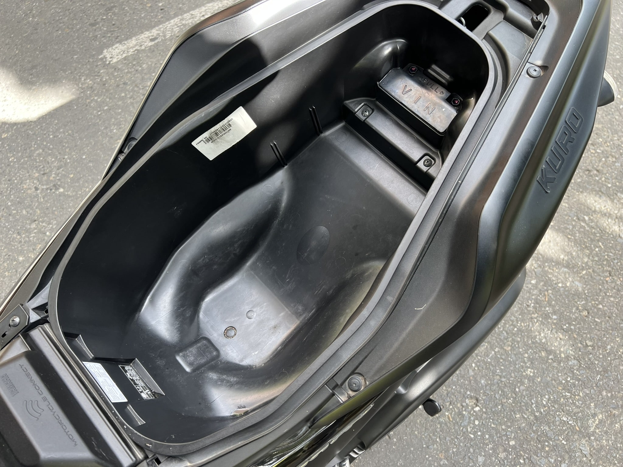 
								Yamaha Aerox Kuro 2025 full									