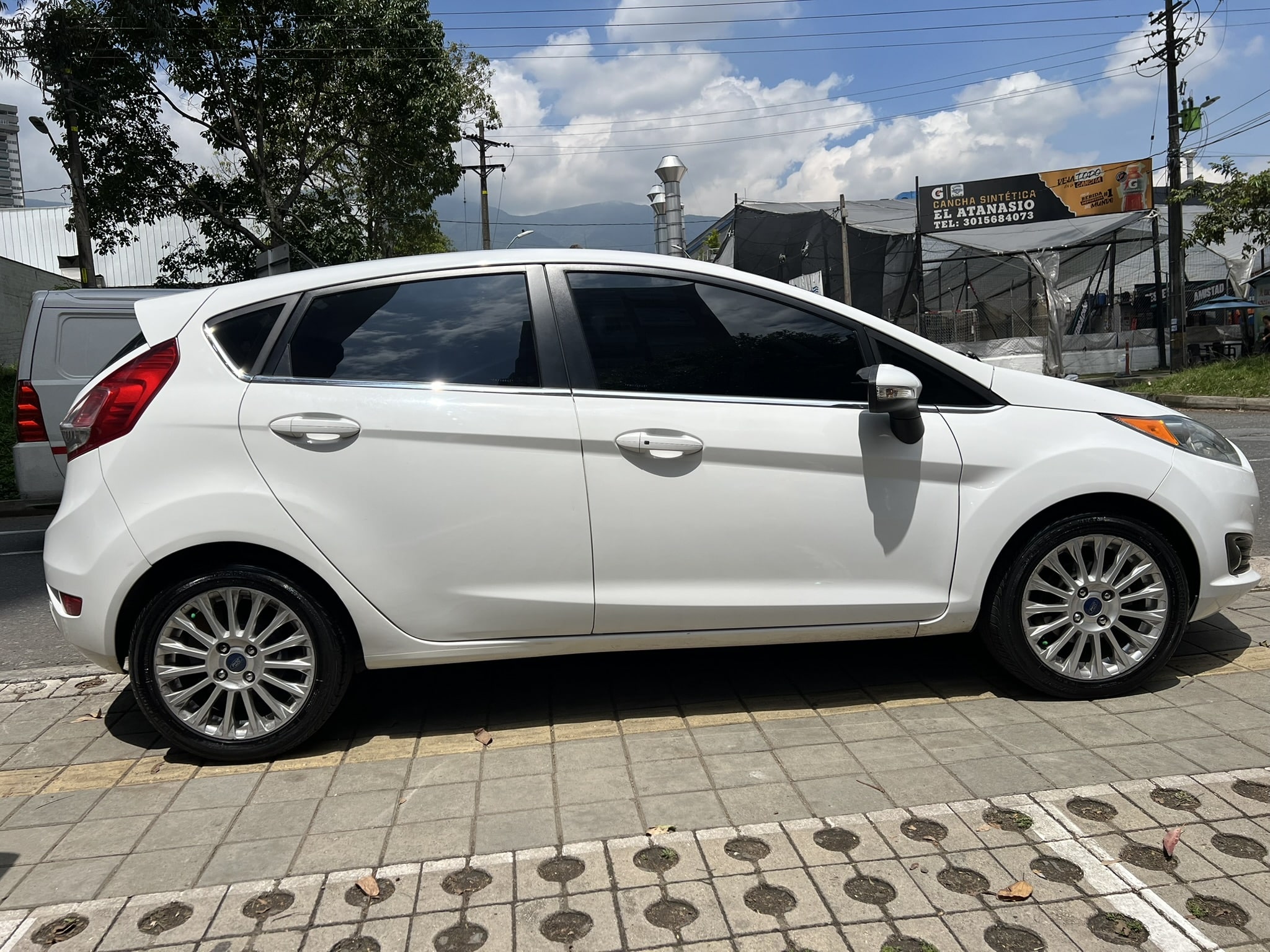 
								Ford Fiesta Cc1600 Hatchback Titanium 2015 full									