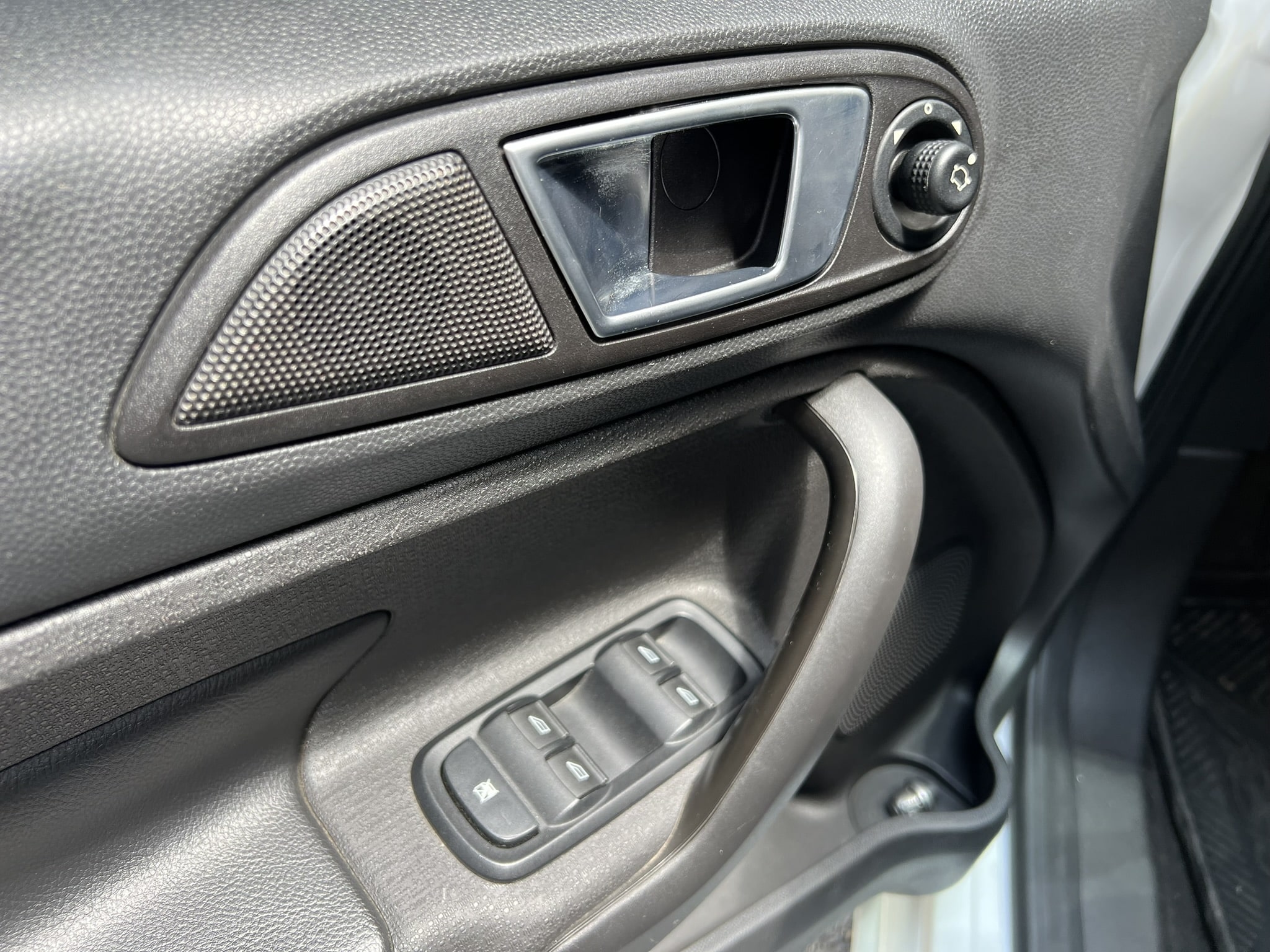 
								Ford Fiesta Cc1600 Hatchback Titanium 2015 full									