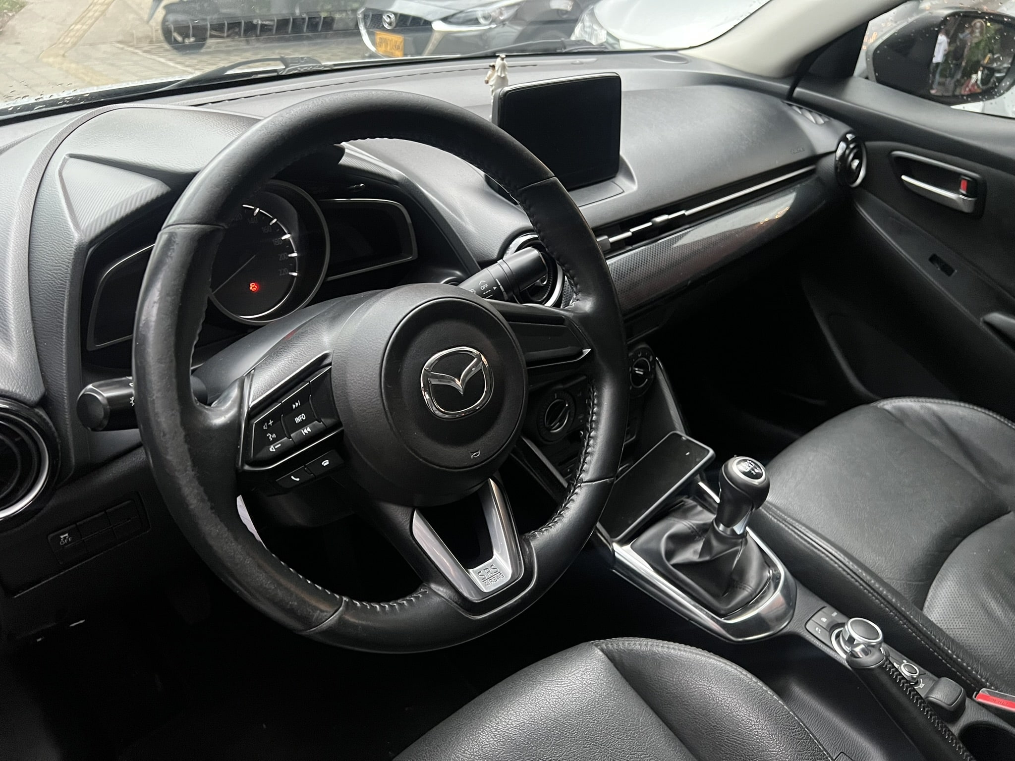 
								Mazda 2 Touring Sedan 2019 full									