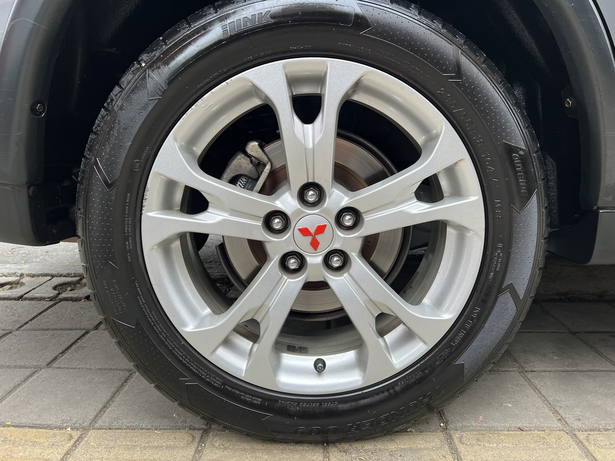 
								Mitsubishi Outlander 2015 full									