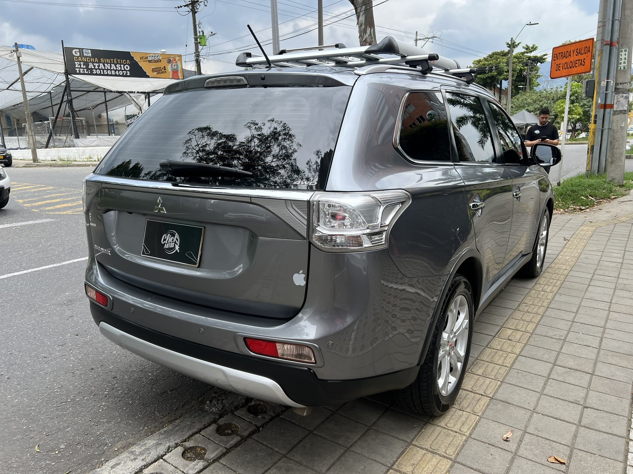 
								Mitsubishi Outlander 2015 full									