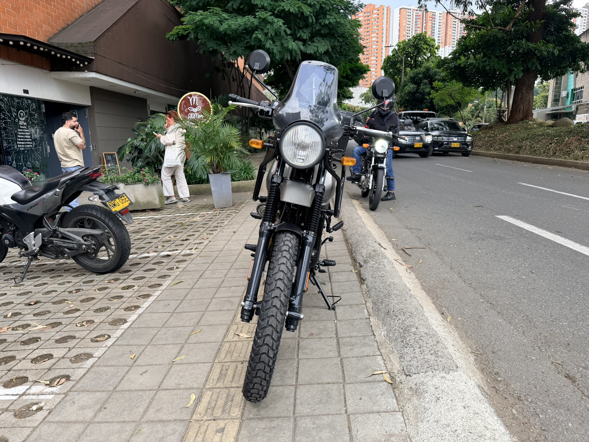 
								Royal Enfield Himalayan Cc400 2022 full									