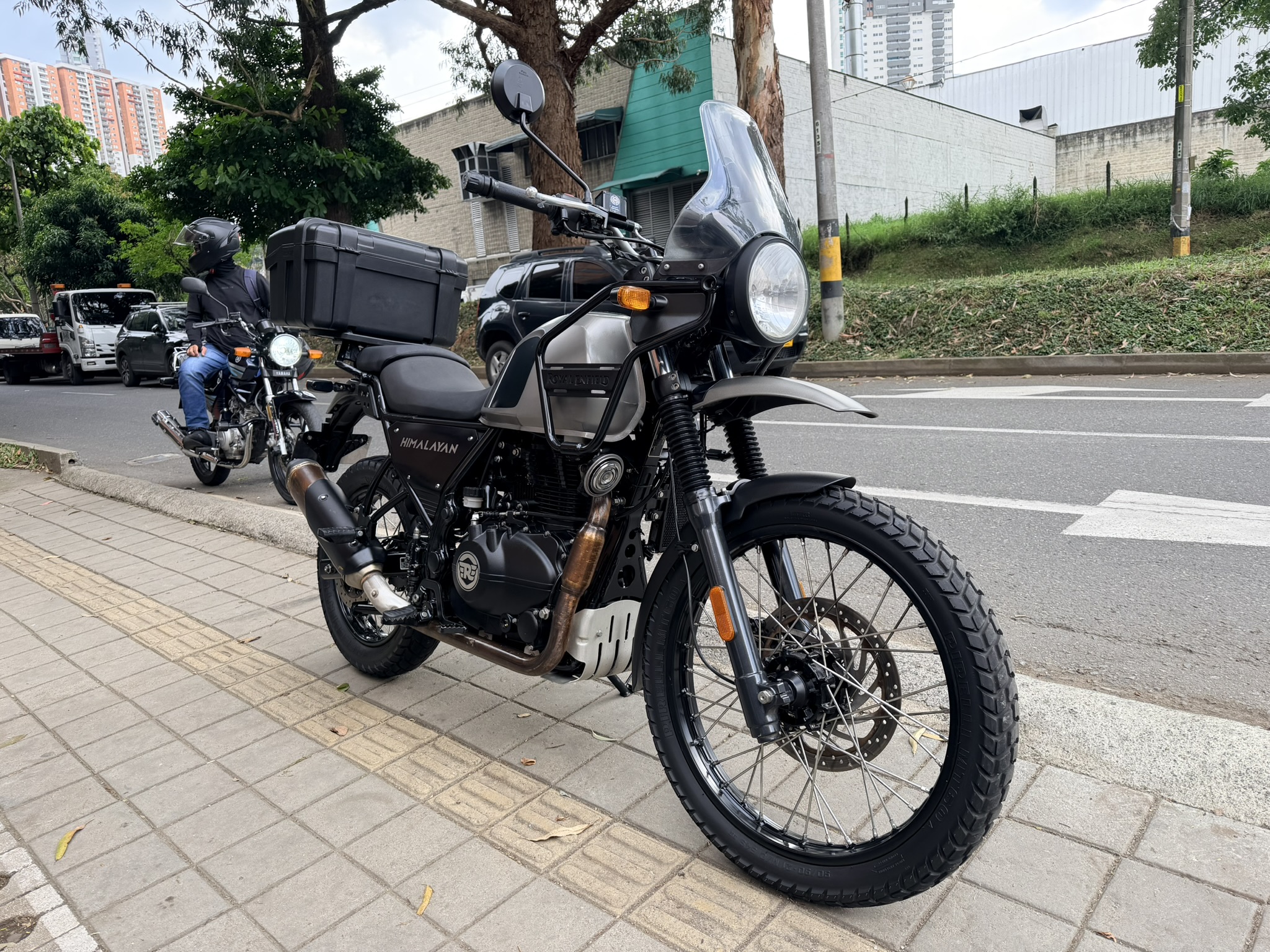 
								Royal Enfield Himalayan Cc400 2022 full									