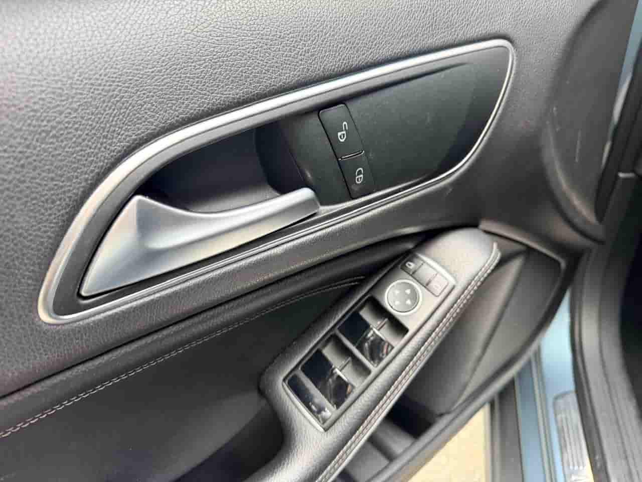 
								Mercedes-Benz Clase GLA 200 cc1600 Turbo full									
