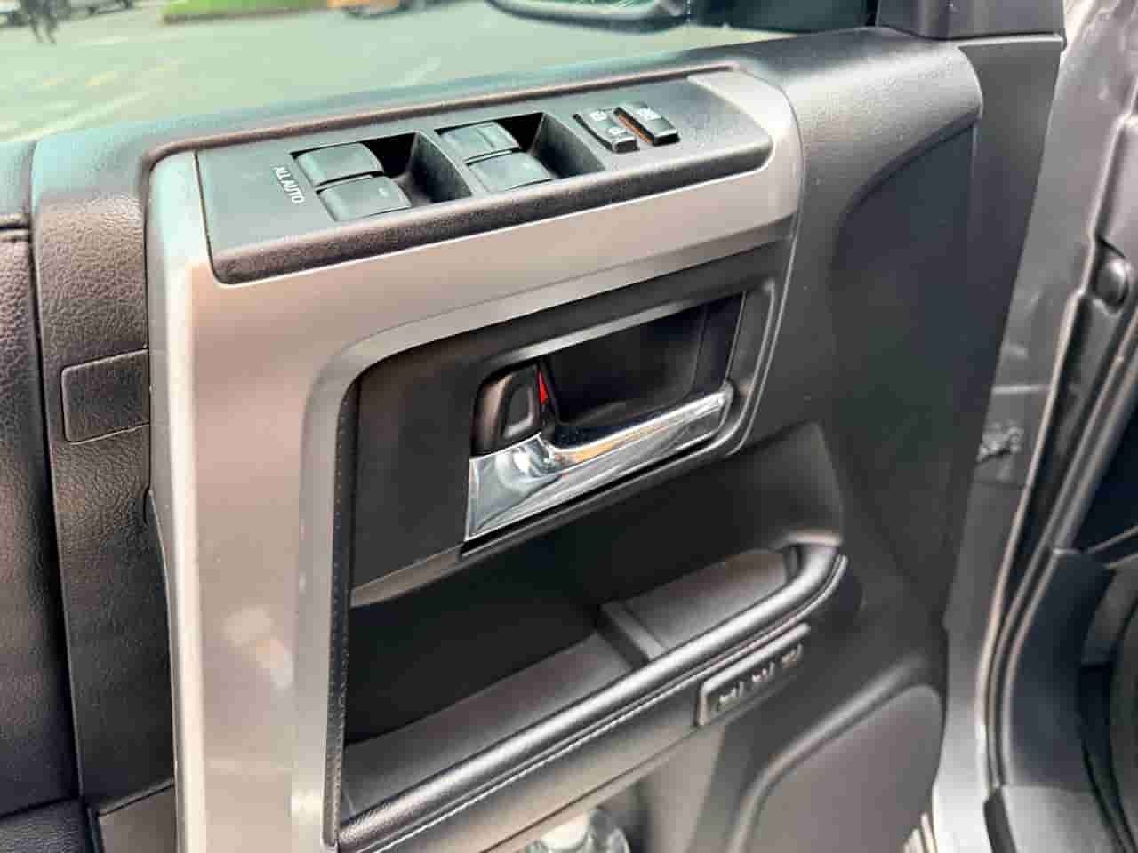 
								Toyota 4Runner Limited 2019 full									