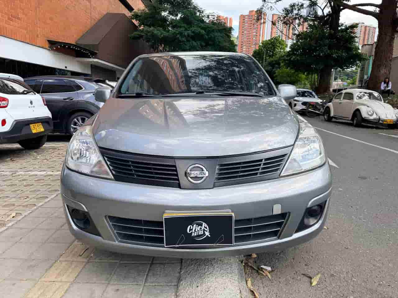Nissan Tiida Sedan 1.8 Miio 2013