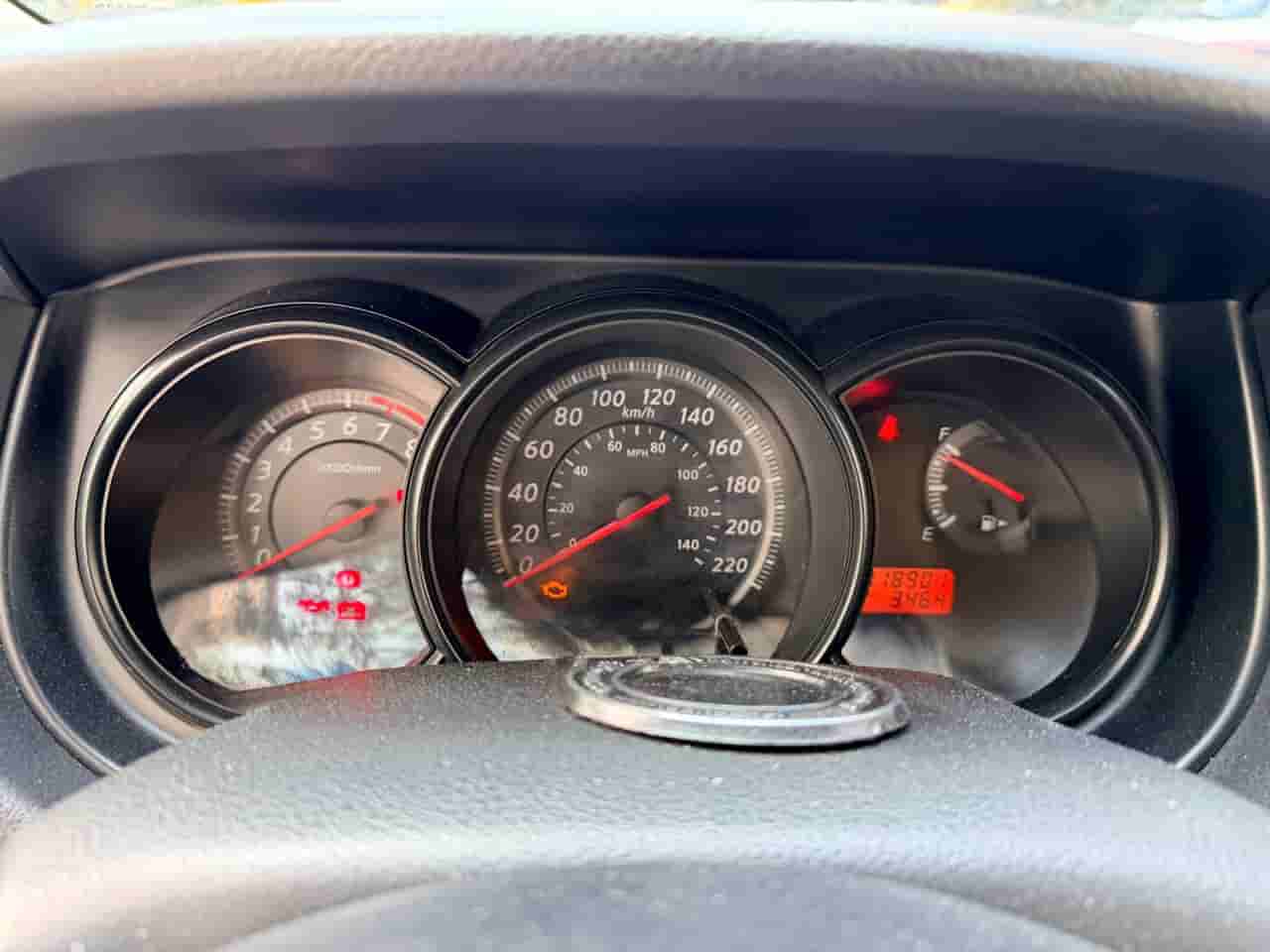 
								Nissan Tiida Sedan 1.8 Miio 2013 full									