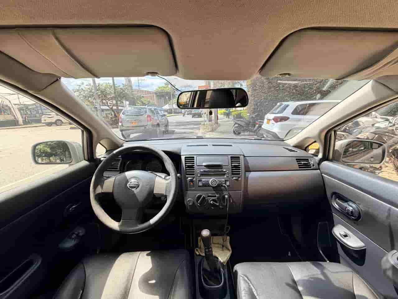 
								Nissan Tiida Sedan 1.8 Miio 2013 full									